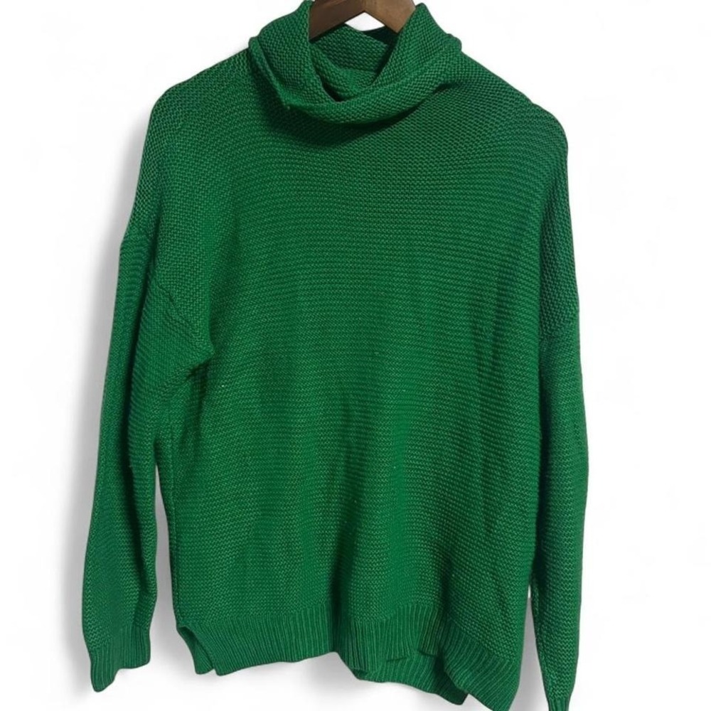 Women's oversized turtleneck knit sweaters with a relaxed fit large green & gold